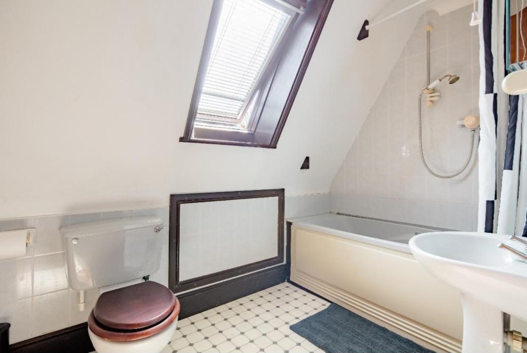 Double Room 2 Mins From Station Belvedere Kültér fotó